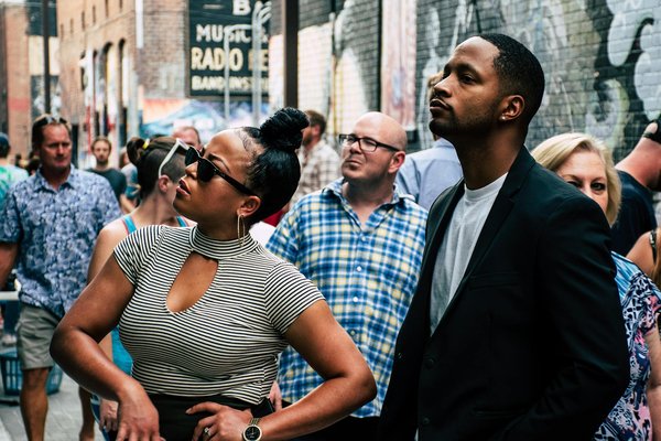 Comment écrire un sketch humoristique : conseils d'experts