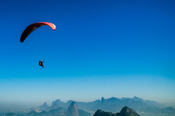 Prêt à sauter : l'aventure du saut en parachute vous attend !